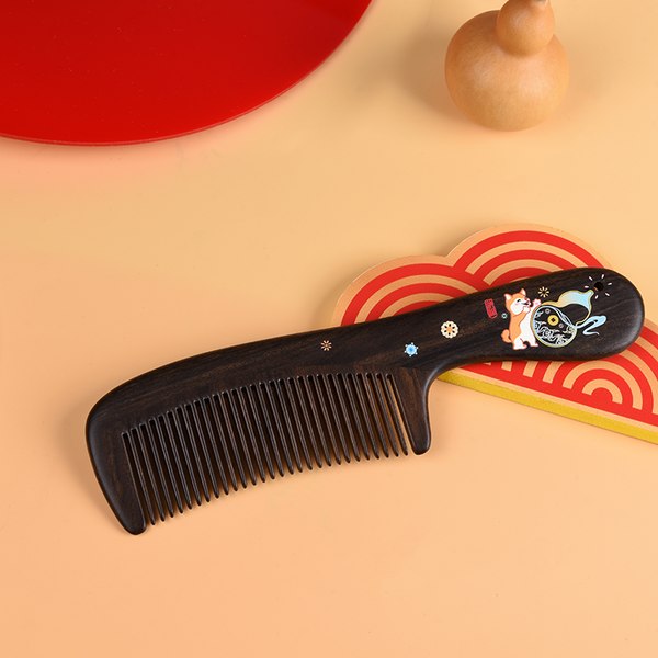 The Benefits of Switching to a Wooden Comb in Hot Weather