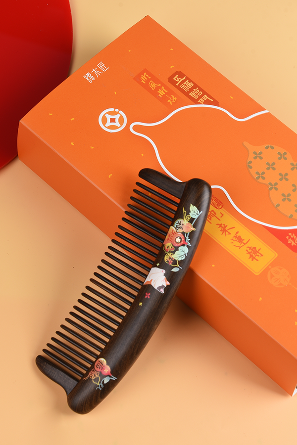 Cat Pray Wood Comb
