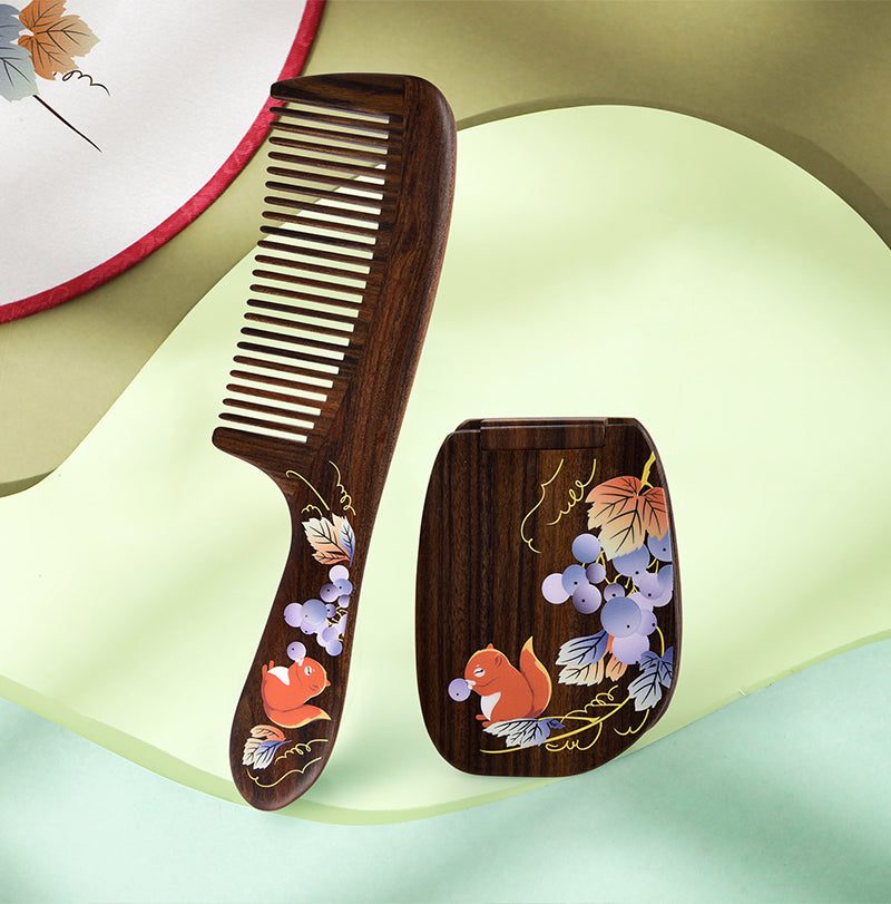 Squirrel Wood comb & mirror Set